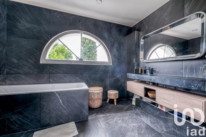 Maison - 300 m² - 7 pièces