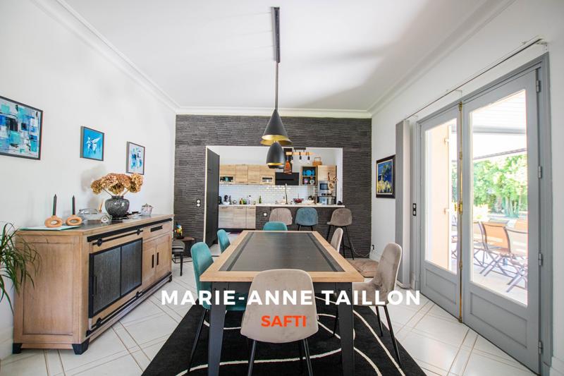 Maison - 255 m² - 8 pièces