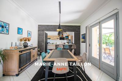 Maison - 255 m² - 8 pièces