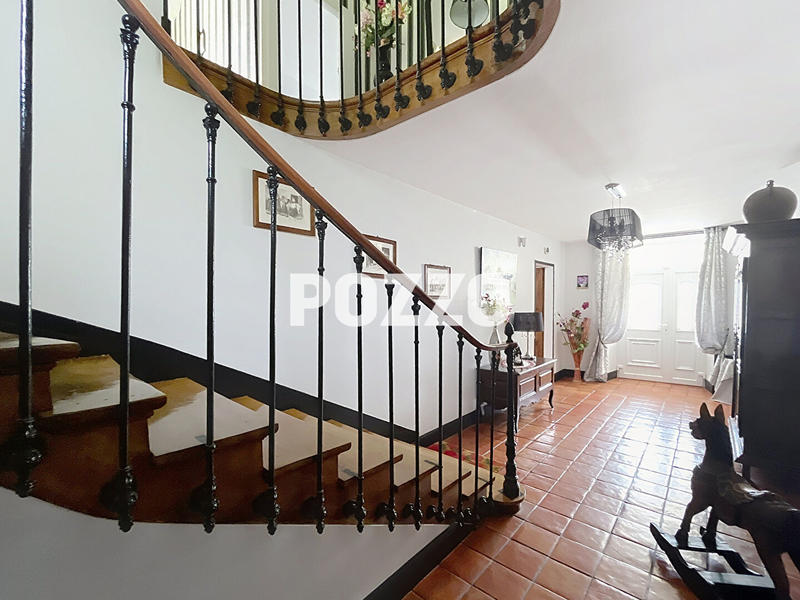 Maison - 300 m² - 15 pièces