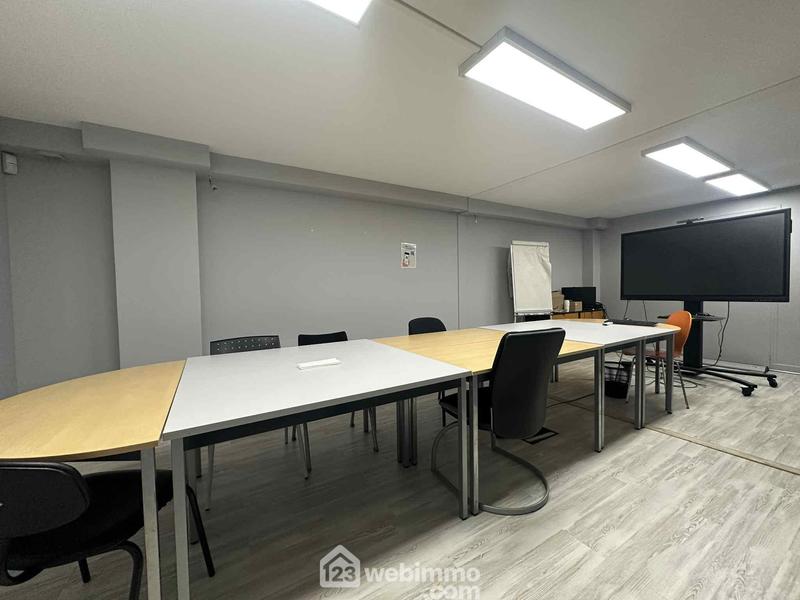 Local commercial - 626 m² - 40 pièces