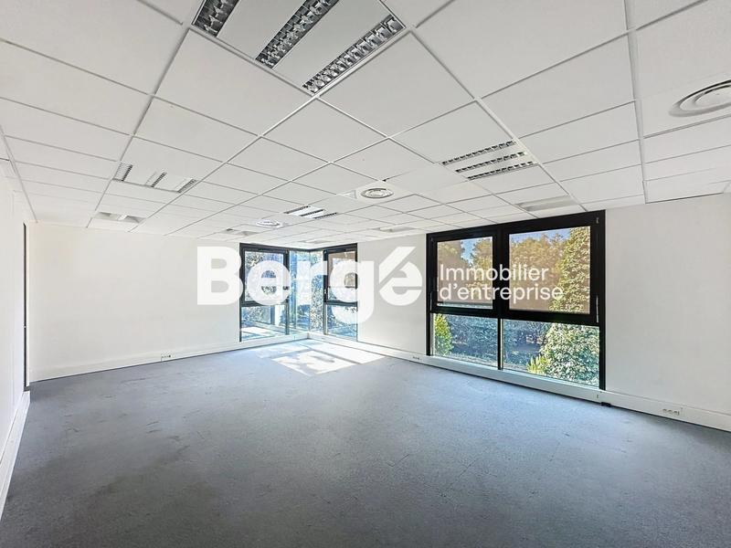 Bureau - 1 212 m²