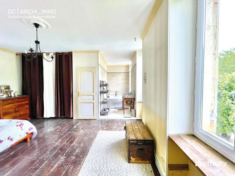 Maison - 530 m² - 18 pièces