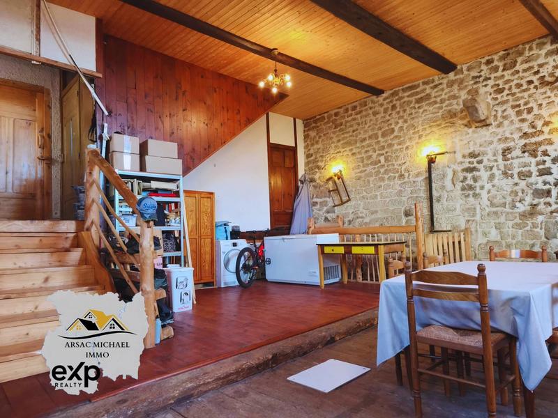 Maison traditionnelle - 215 m² - 8 pièces