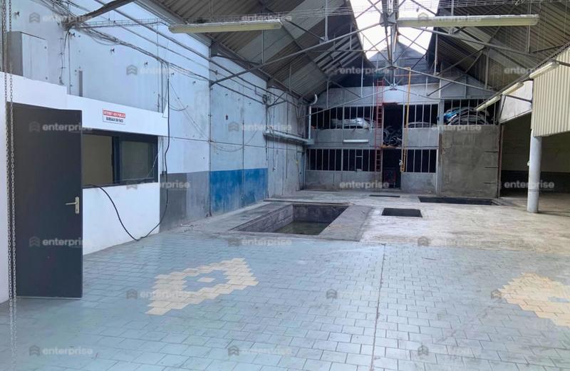 Local d'activité / Entrepôt - 700 m²