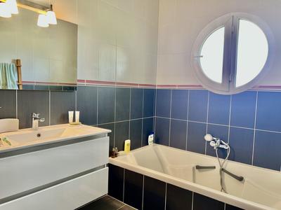 Maison traditionnelle - 222 m² - 6 pièces