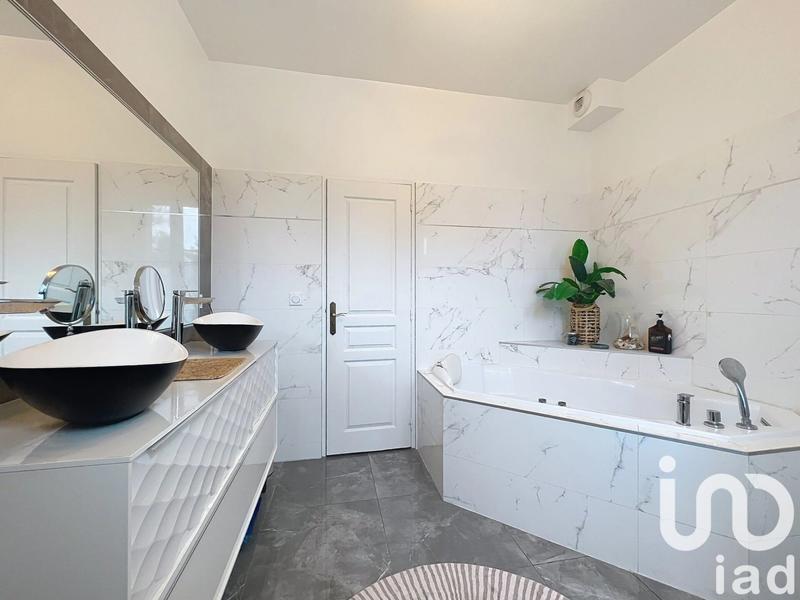 Maison - 180 m² - 7 pièces