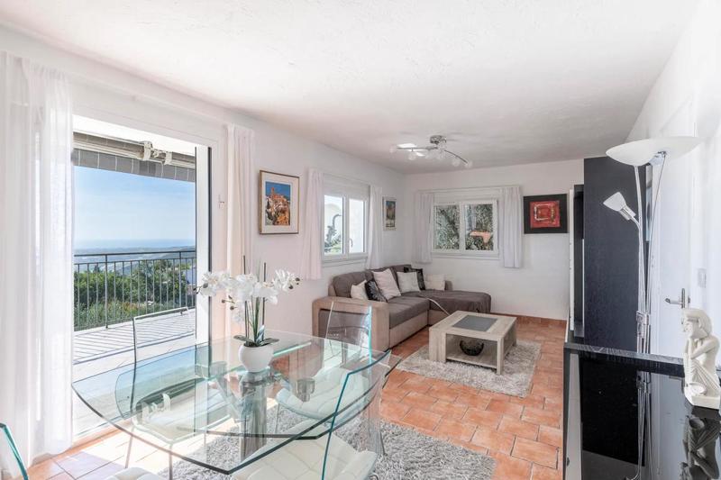 Maison - 233 m² - 8 pièces