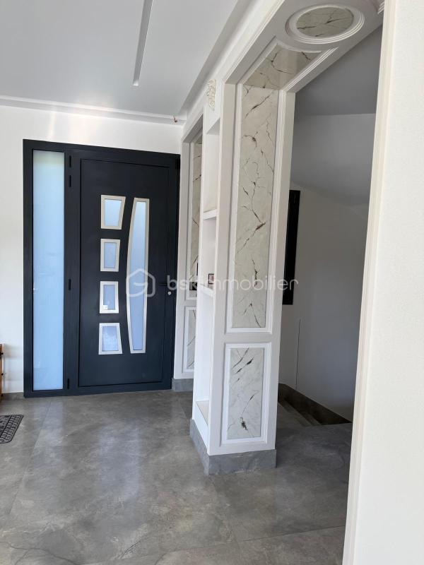 Maison traditionnelle - 318 m² - 5 pièces