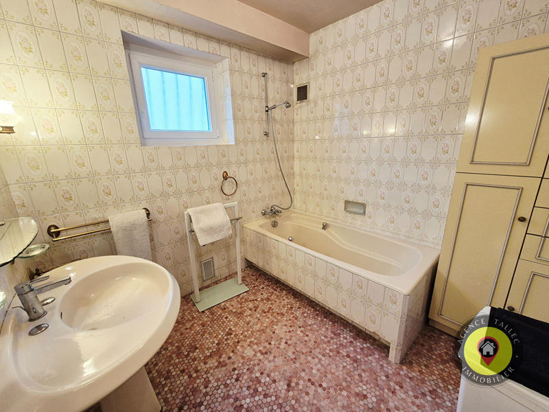 Maison - 159 m² - 7 pièces