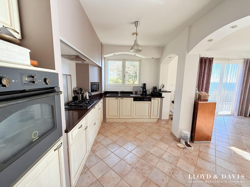 Maison - 200 m² - 7 pièces