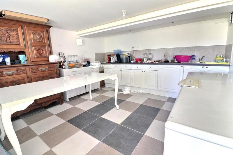 Maison - 240 m² - 7 pièces