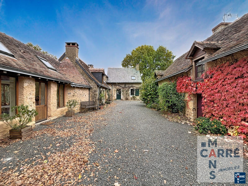 Maison - 380 m² - 10 pièces