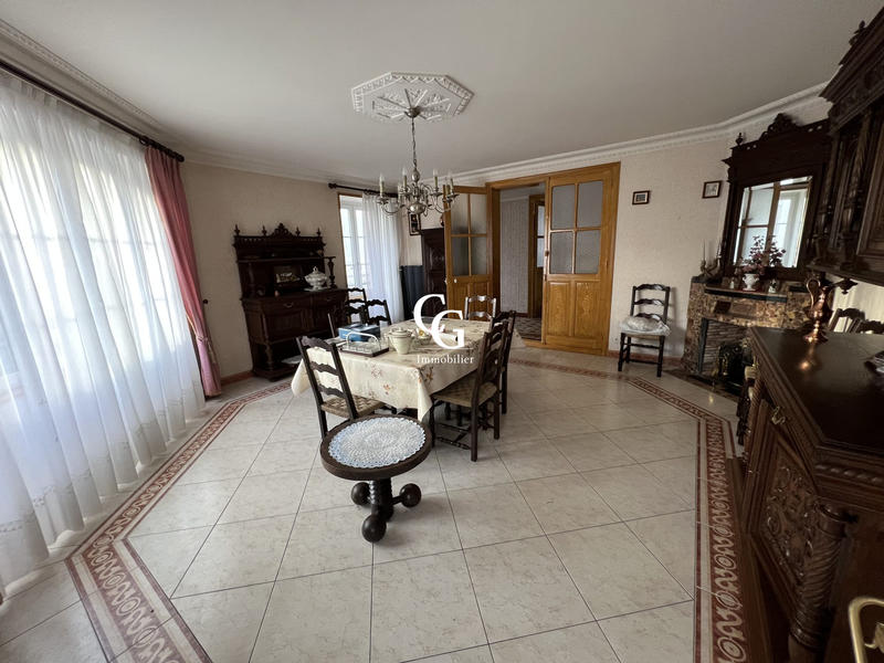 Maison ancienne - 242 m² - 11 pièces