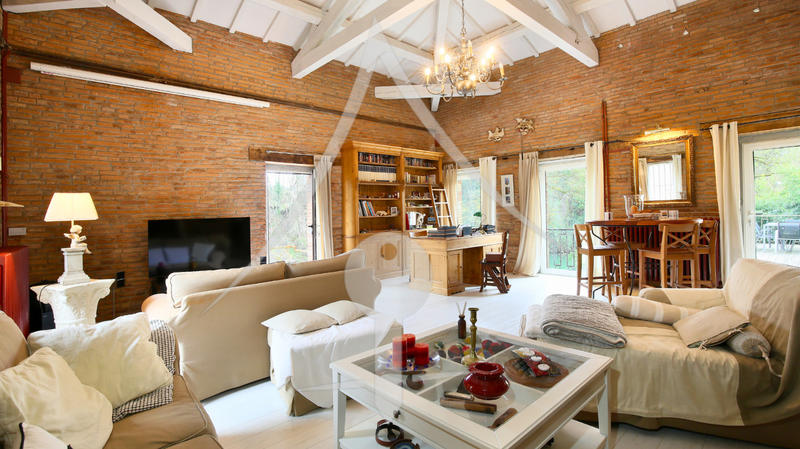 Propriété - 450 m² - 11 pièces