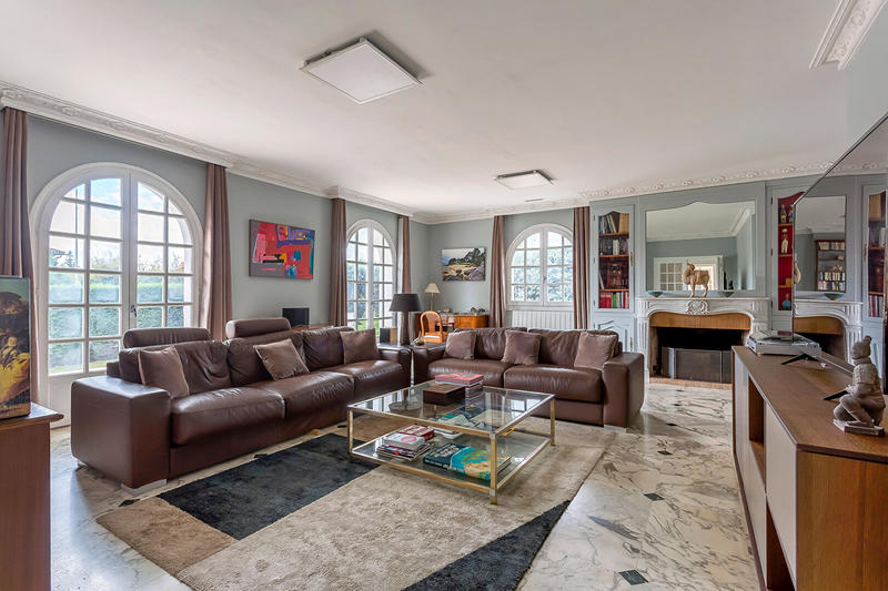 Villa - 263 m² - 9 pièces