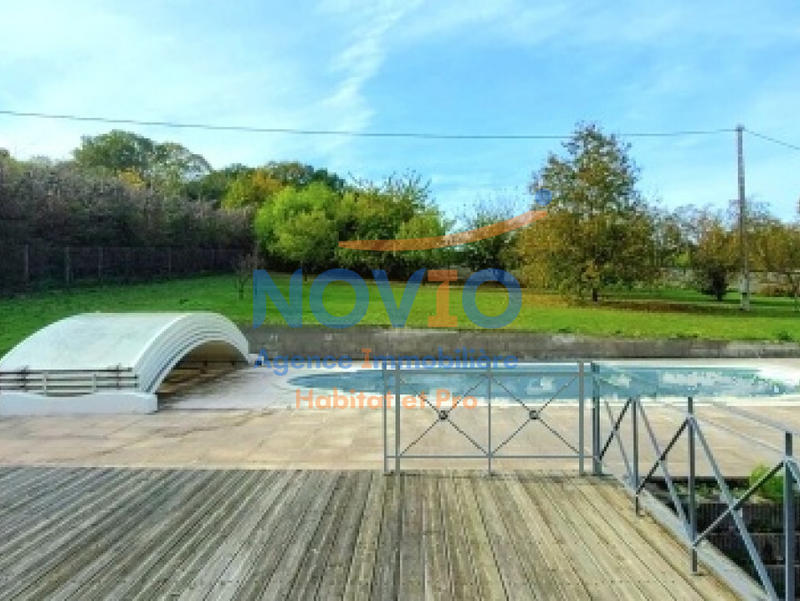 Maison - 286 m² - 9 pièces