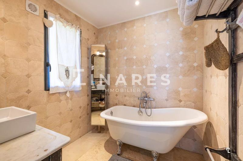 Maison - 215 m² - 6 pièces