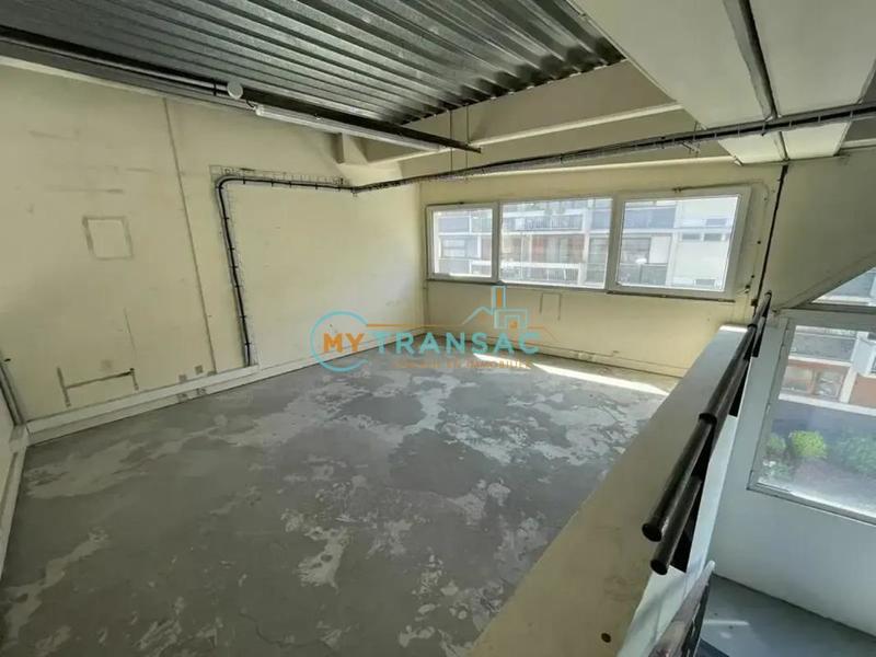 Local d'activités - 854 m²