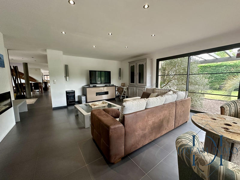 Villa - 400 m² - 12 pièces