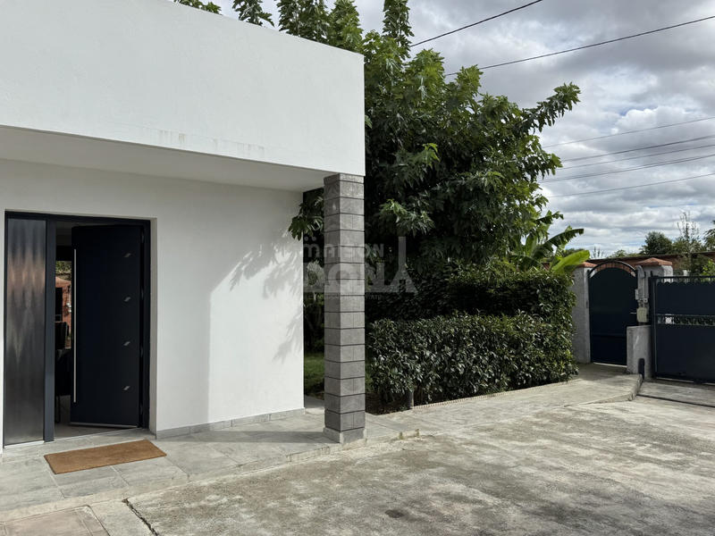 Maison - 242 m² - 8 pièces