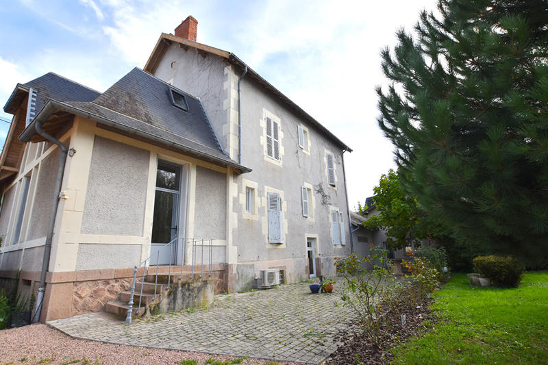 Maison - 220 m² - 11 pièces