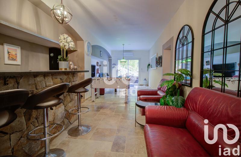 Maison - 238 m² - 10 pièces