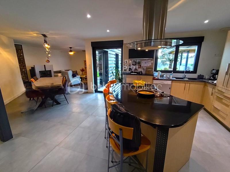 Maison - 167 m² - 9 pièces