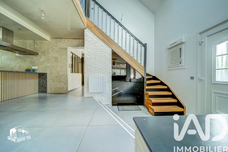 Maison - 230 m² - 7 pièces