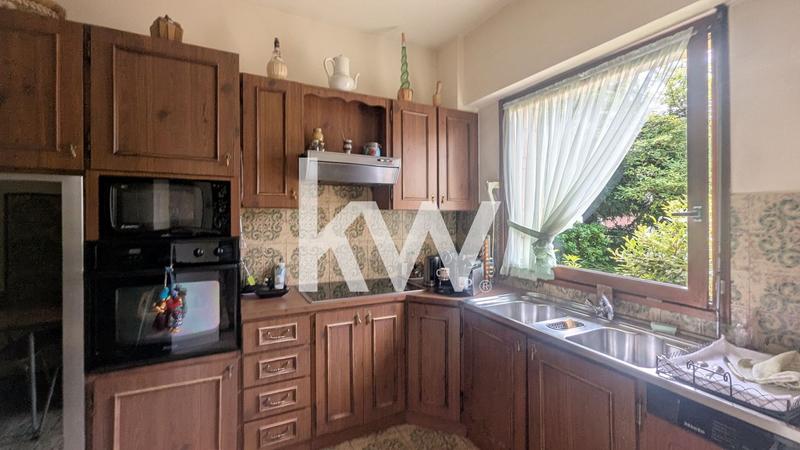 Maison - 180 m² - 8 pièces