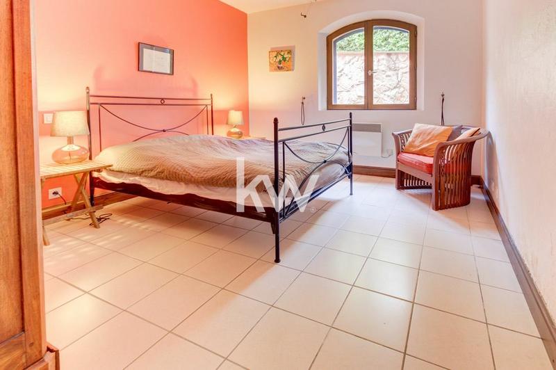 Maison - 230 m² - 8 pièces