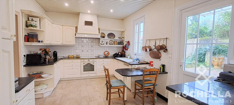 Maison ancienne - 250 m² - 8 pièces