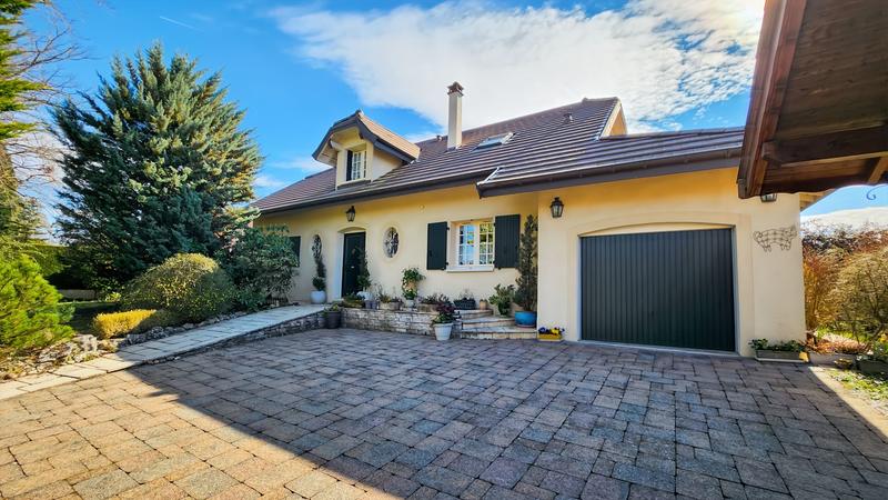 Maison - 241 m² - 7 pièces