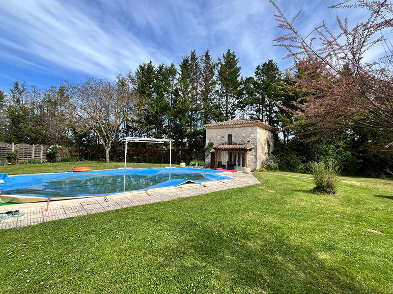 Maison - 430 m² - 18 pièces