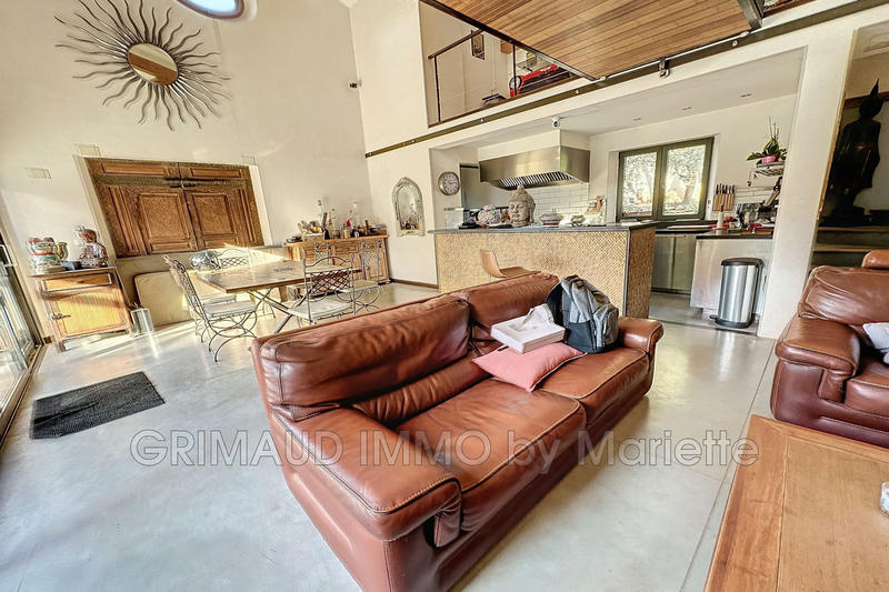 Villa - 360 m² - 9 pièces