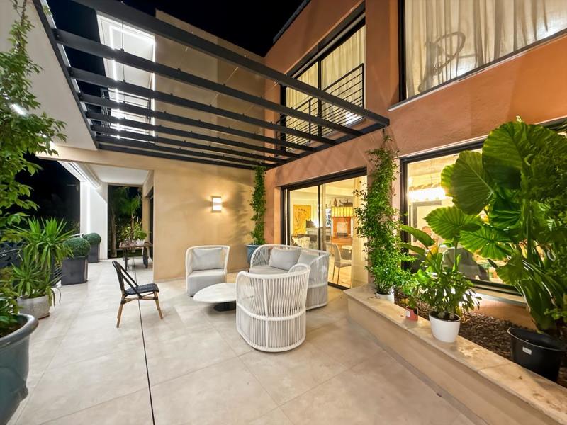 Maison - 311 m² - 5 pièces