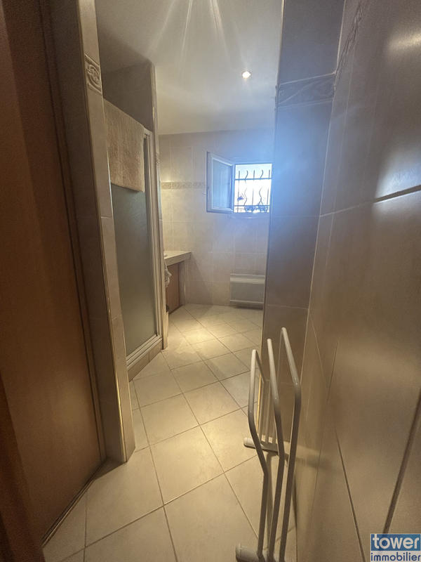 Maison - 240 m² - 8 pièces