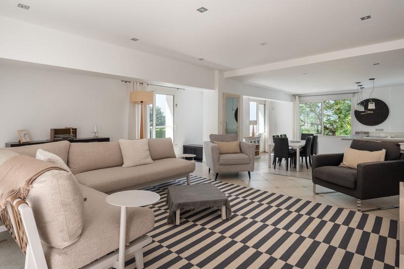 Maison - 335 m² - 8 pièces