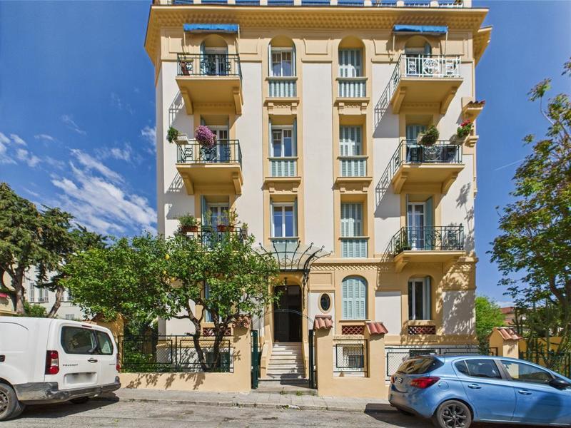 Appartement bourgeois - 193 m² - 4 pièces