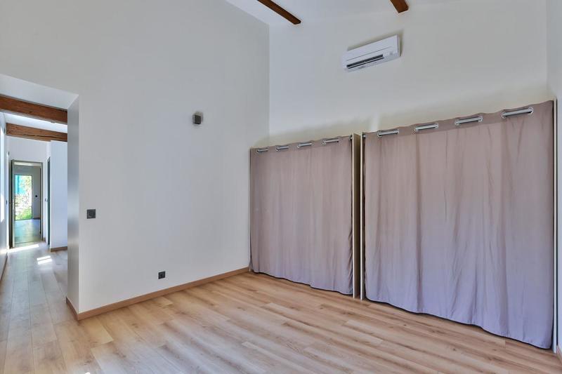 Propriété - 210 m² - 7 pièces