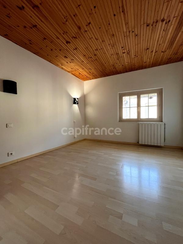 Maison - 232 m² - 7 pièces