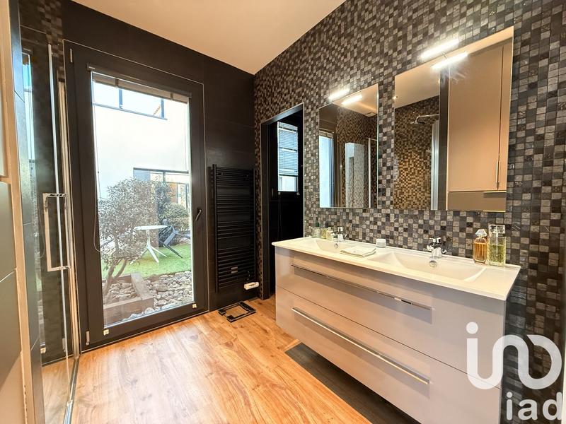 Maison - 219 m² - 5 pièces