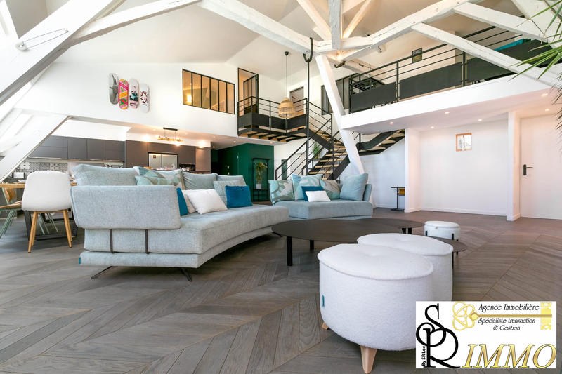 Appartement - 160 m² - 5 pièces