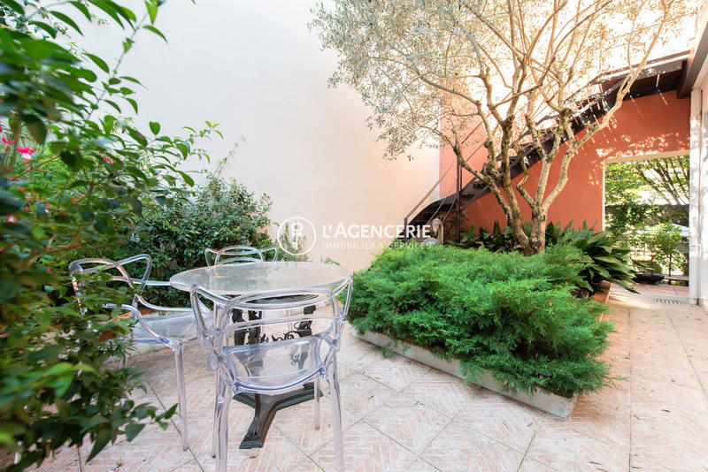 Maison - 275 m² - 8 pièces