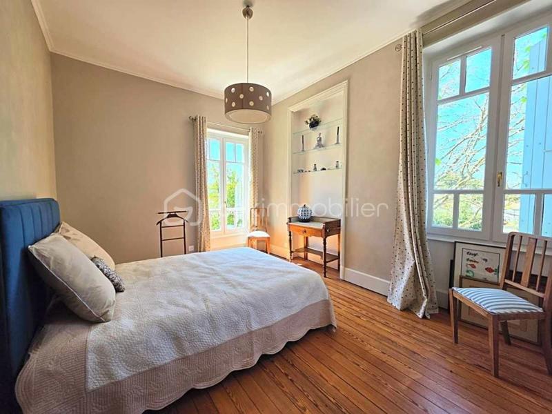 Maison - 387 m² - 10 pièces