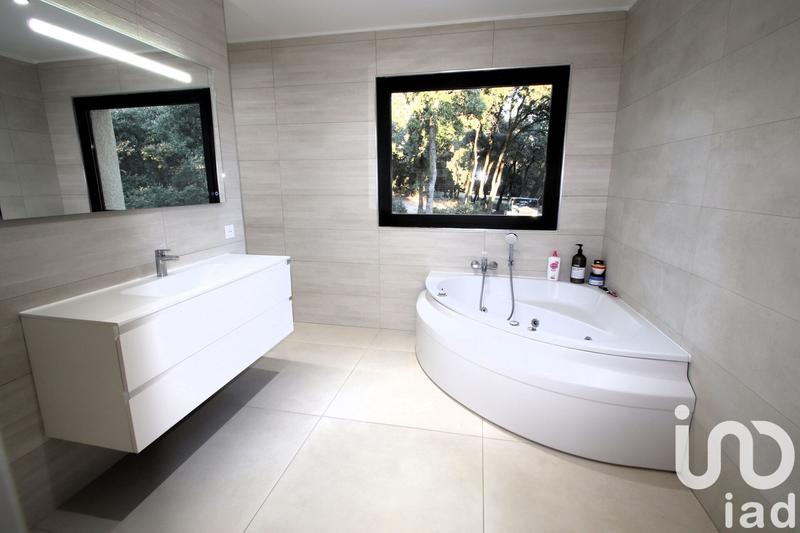 Maison - 235 m² - 6 pièces