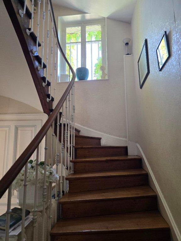 Propriété - 202 m² - 10 pièces