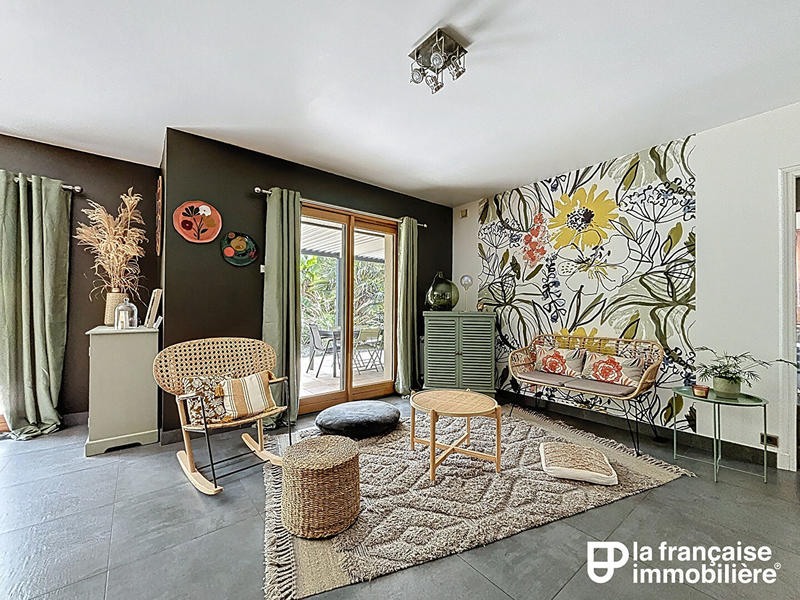 Maison - 230 m² - 8 pièces