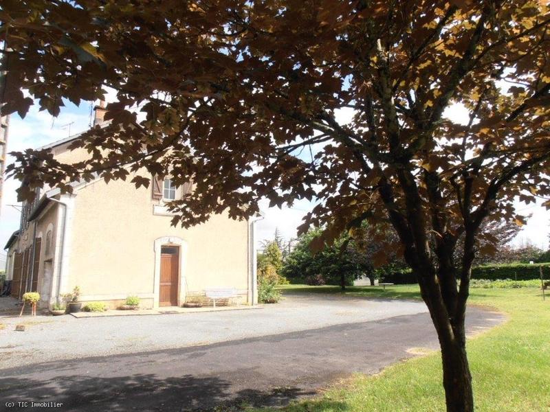 Propriété - 220 m² - 10 pièces