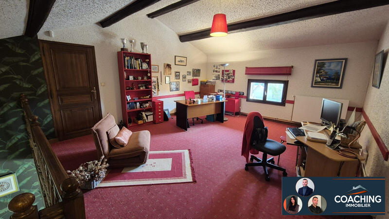 Maison - 239 m² - 9 pièces